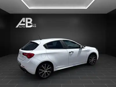 Alfa Romeo Giulietta 1750 TBi Veloce TCT — Berline sportive italienne en excellent état — dashboard