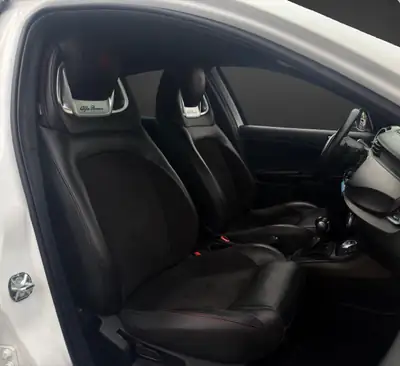Alfa Romeo Giulietta 1750 TBi Veloce TCT — Berline sportive italienne en excellent état — Thumbnail 9