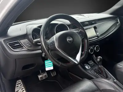 Alfa Romeo Giulietta 1750 TBi Veloce TCT — Berline sportive italienne en excellent état — Thumbnail 8