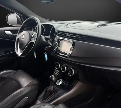 Alfa Romeo Giulietta 1750 TBi Veloce TCT — Berline sportive italienne en excellent état — Thumbnail 10
