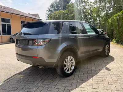 Land Rover Discovery Sport 2.0 TD4 HSE — SUV 7 places robuste, sièges cuir chauffants — detail