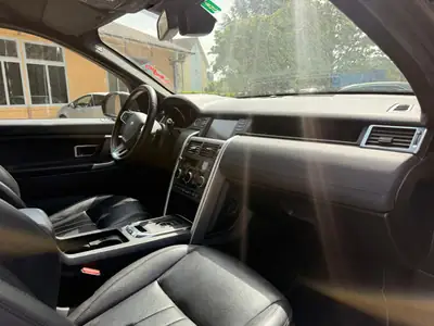 Land Rover Discovery Sport 2.0 TD4 HSE — SUV 7 places robuste, sièges cuir chauffants — Thumbnail 12