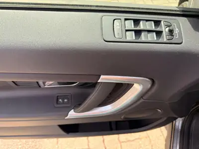 Land Rover Discovery Sport 2.0 TD4 HSE — SUV 7 places robuste, sièges cuir chauffants — Thumbnail 13
