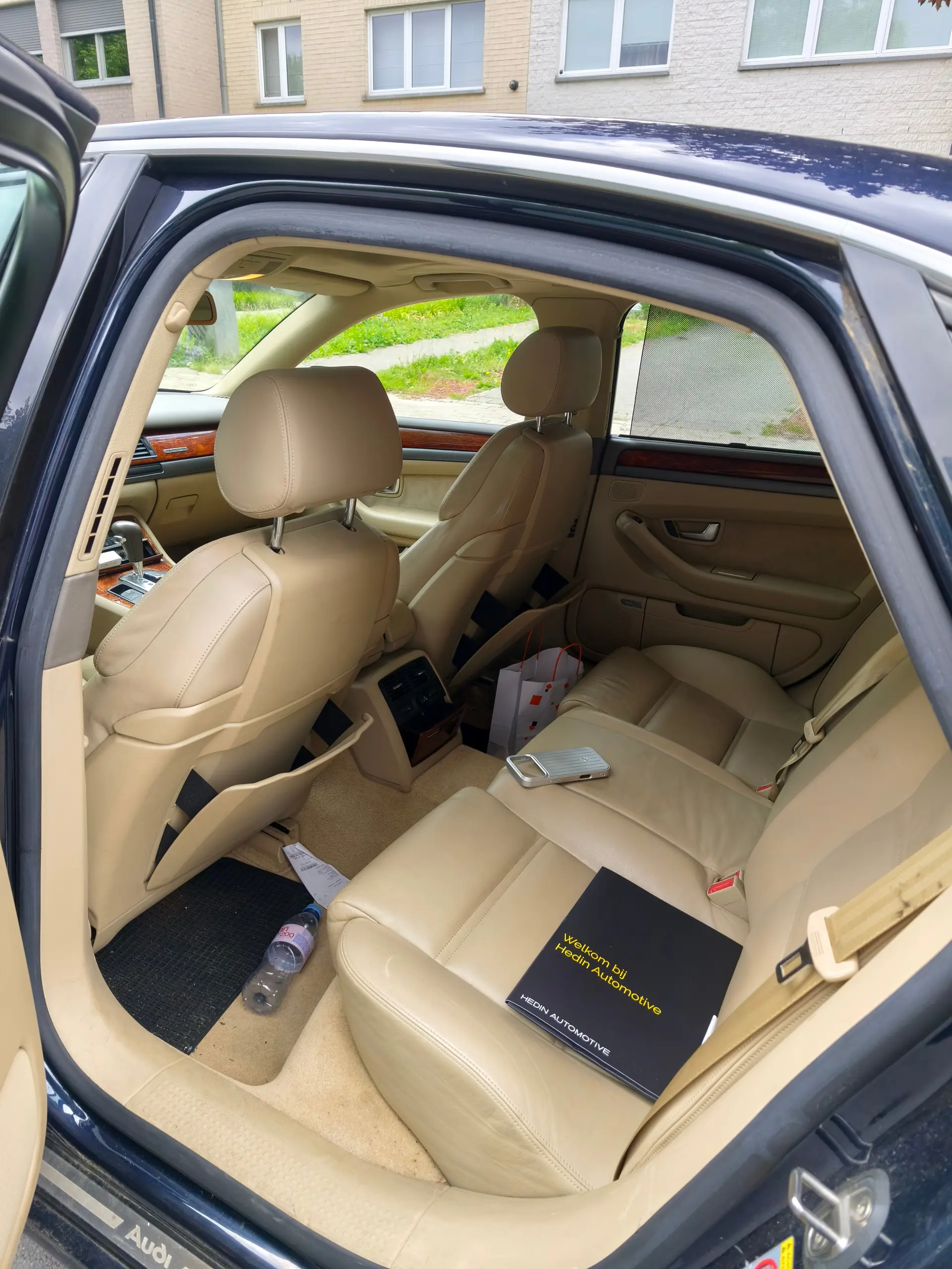 Audi A8 4.2 V8 quattro — Berline de prestige, moteur V8 puissant et transmission intégrale — Außenansicht