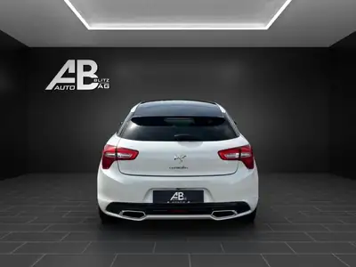 DS5 HYbrid4 200 Sport Chic — SUV coupé hybride diesel, essence intérieure premium — interni