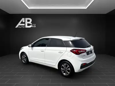 Hyundai i20 1.0 T-GDi Amplia — Citadine dynamique, sans accident, révision incluse — Heckansicht