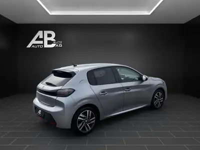 Peugeot 208 1.2 PureTech Active — Citadine fiable, peu kilométrée, entretien complet — dashboard