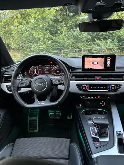 Audi A5 45 TFSI Sport Quattro — Berline sportive hybride légère, 64 600 km seulement — tableau de bord