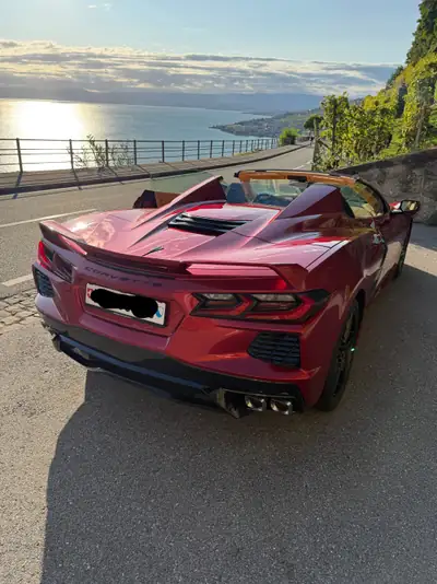 Chevrolet Corvette C8 6.2 V8 Cabriolet — Configuration rare, presqu'neuve avec 6000 km — côté