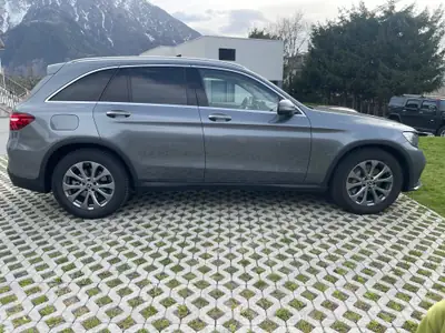 Mercedes-Benz GLC 250 d AMG Line — SUV premium diesel 4MATIC avec panorama et suspension AIRMATIC — dashboard