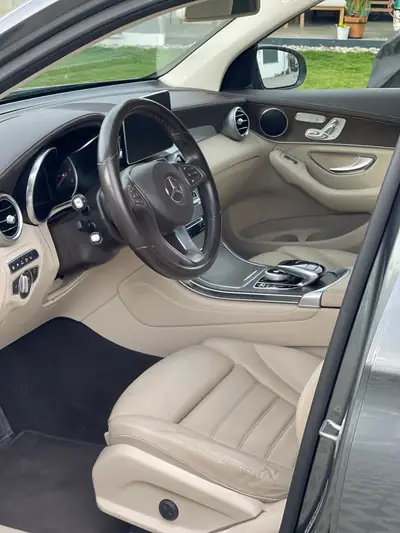 Mercedes-Benz GLC 250 d AMG Line — SUV premium diesel 4MATIC avec panorama et suspension AIRMATIC — Thumbnail 10