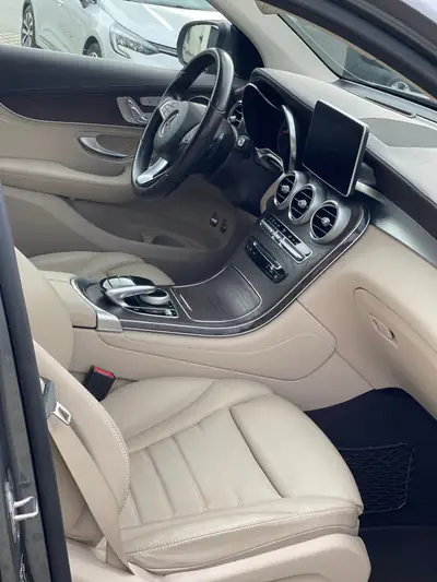 Mercedes-Benz GLC 250 d AMG Line — SUV premium diesel 4MATIC avec panorama et suspension AIRMATIC — Thumbnail 11