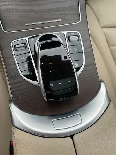 Mercedes-Benz GLC 250 d AMG Line — SUV premium diesel 4MATIC avec panorama et suspension AIRMATIC — Thumbnail 15