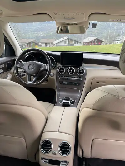 Mercedes-Benz GLC 250 d AMG Line — SUV premium diesel 4MATIC avec panorama et suspension AIRMATIC — Thumbnail 13