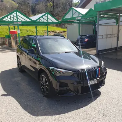 BMW X1 18d xDrive — SUV compact diesel efficient, 53 500 km seulement — Seitenansicht