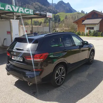 BMW X1 18d xDrive — SUV compact diesel efficient, 53 500 km seulement — Heckansicht