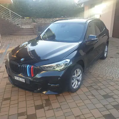 BMW X1 18d xDrive — SUV compact diesel efficient, 53 500 km seulement — Armaturenbrett