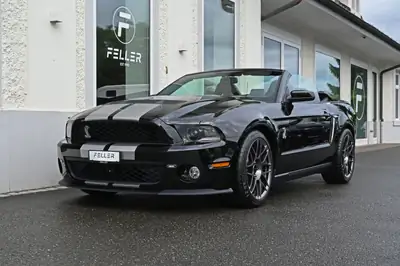 Ford Mustang Shelby GT500 Cabriolet — Muscle car légendaire, boîte manuelle, 557 ch — side view