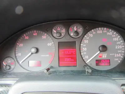 Audi S4 2.7 V6 Biturbo quattro — Berline sportive des années 2000, motorisation légendaire — Armaturenbrett