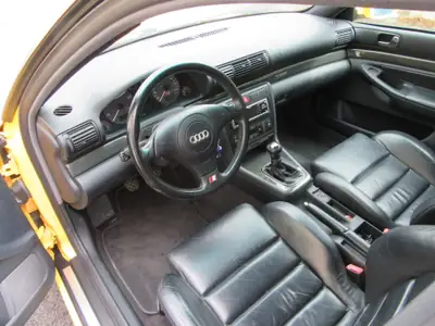 Audi S4 2.7 V6 Biturbo quattro — Berline sportive des années 2000, motorisation légendaire — Detail