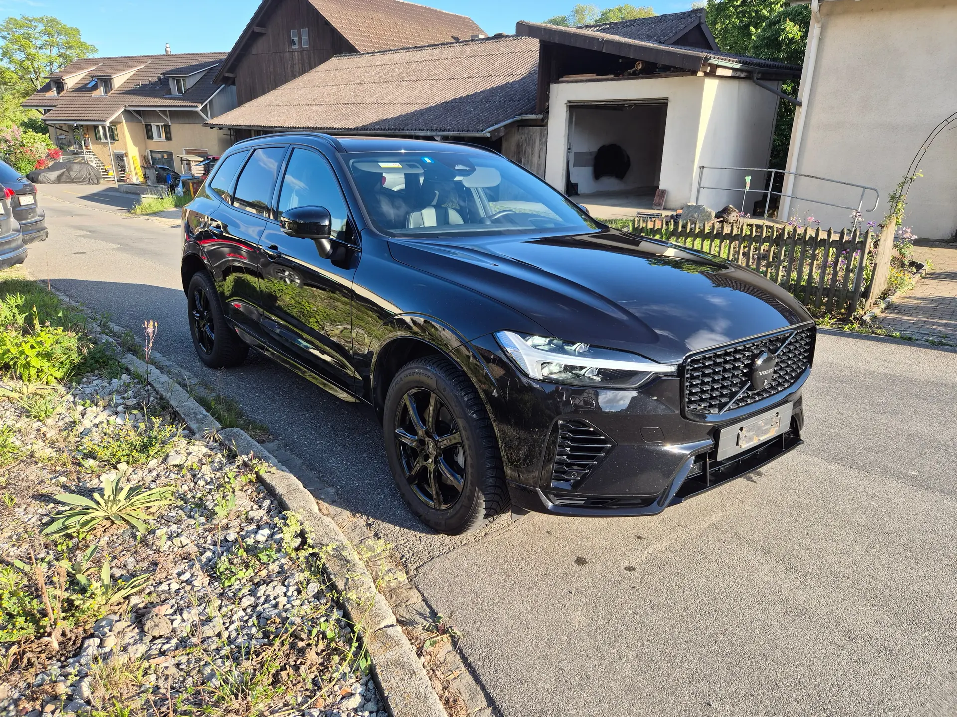 Volvo XC60 T8 Ultimate Black Edition — SUV hybride rechargeable, 37 500 km — vista esterna