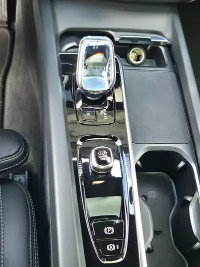 Volvo XC60 T8 Ultimate Black Edition — SUV hybride rechargeable, 37 500 km — Miniatura 15