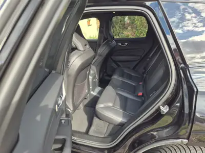 Volvo XC60 T8 Ultimate Black Edition — SUV hybride rechargeable, 37 500 km — Miniatura 14