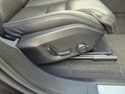Volvo XC60 T8 Ultimate Black Edition — SUV hybride rechargeable, 37 500 km — Miniatura 16