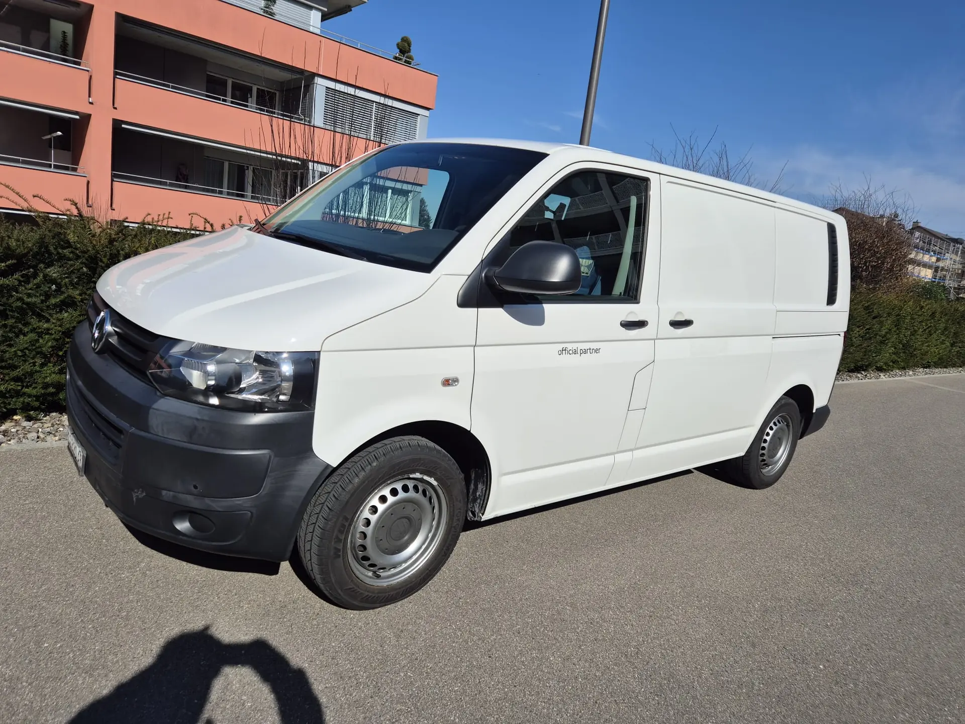 VW T5 Transporter 2.0 TDI — Utilitaire polyvalent, courroie neuve, attelage intégré — Außenansicht