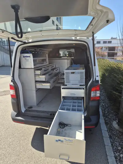 VW T5 Transporter 2.0 TDI — Utilitaire polyvalent, courroie neuve, attelage intégré — dettaglio