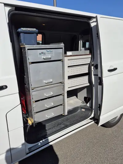 VW T5 Transporter 2.0 TDI — Utilitaire polyvalent, courroie neuve, attelage intégré — cruscotto