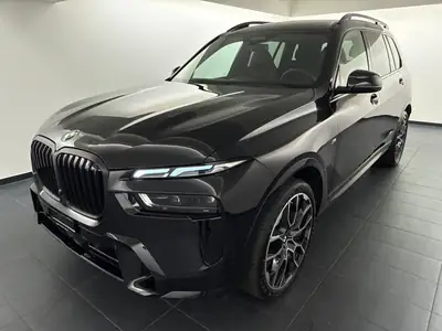 BMW X7 xDrive 48 40d M Sport Pro — SUV premium 7 places avec motorisation hybride diesel — exterior view