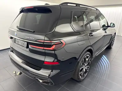 BMW X7 xDrive 48 40d M Sport Pro — SUV premium 7 places avec motorisation hybride diesel — rear view
