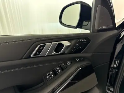 BMW X7 xDrive 48 40d M Sport Pro — SUV premium 7 places avec motorisation hybride diesel — Thumbnail 10