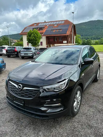 Opel Grandland X 1.2i Turbo — SUV compact fiable, 112'000 km, sans accident — exterior view