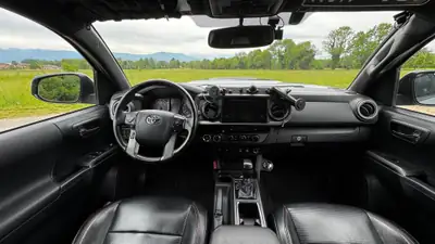 Toyota Tacoma TRD PRO 2016 — Pickup robuste 4x4, 280 ch et faible kilométrage — tableau de bord