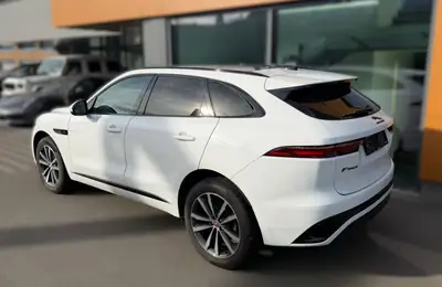 Jaguar F-PACE 2.0 250 R-Dynamic — SUV premium AWD, 49 000 km seulement — rear view