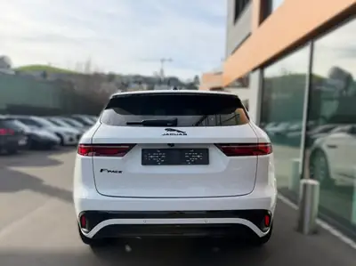 Jaguar F-PACE 2.0 250 R-Dynamic — SUV premium AWD, 49 000 km seulement — exterior view