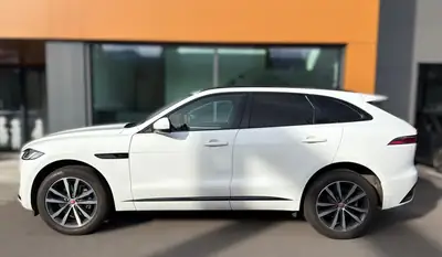 Jaguar F-PACE 2.0 250 R-Dynamic — SUV premium AWD, 49 000 km seulement — interior