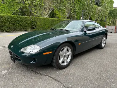 Jaguar XK8 4.0 — Coupé sportif britannique, toujours entretenu et bien préservé — Außenansicht