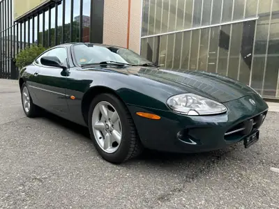 Jaguar XK8 4.0 — Coupé sportif britannique, toujours entretenu et bien préservé — Armaturenbrett