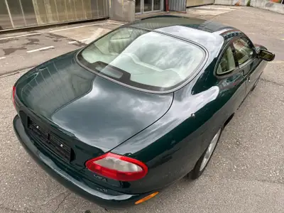 Jaguar XK8 4.0 — Coupé sportif britannique, toujours entretenu et bien préservé — Miniatur 9