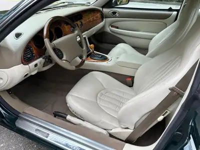 Jaguar XK8 4.0 — Coupé sportif britannique, toujours entretenu et bien préservé — Miniatur 11