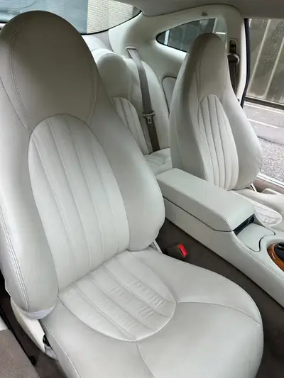 Jaguar XK8 4.0 — Coupé sportif britannique, toujours entretenu et bien préservé — Miniatur 15