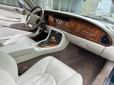 Jaguar XK8 4.0 — Coupé sportif britannique, toujours entretenu et bien préservé — Miniatur 13