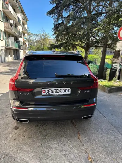 Volvo XC60 2.0 D5 Inscription AWD — SUV premium 44'000 km, état impeccable — fianco