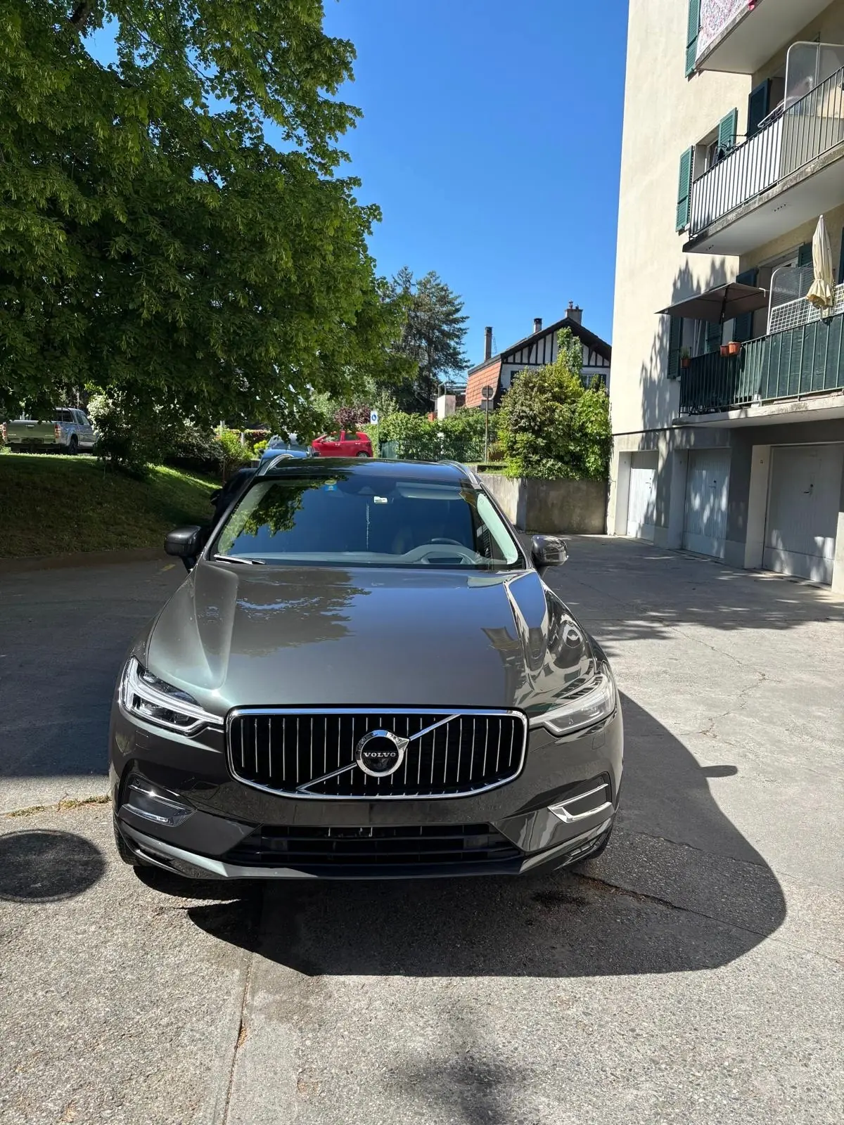 Volvo XC60 2.0 D5 Inscription AWD — SUV premium 44'000 km, état impeccable — vista esterna