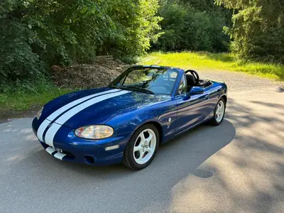 Mazda MX-5 1.8i 16V Anniversary — Roadster légendaire, 28 450 km seulement — vue extérieure