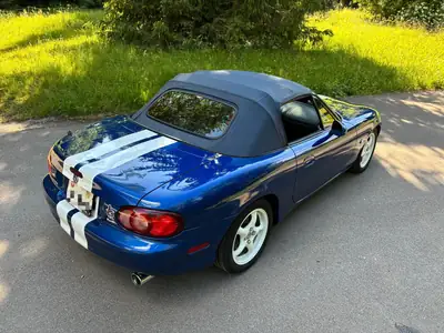 Mazda MX-5 1.8i 16V Anniversary — Roadster légendaire, 28 450 km seulement — intérieur