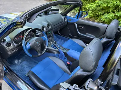 Mazda MX-5 1.8i 16V Anniversary — Roadster légendaire, 28 450 km seulement — Miniature 7